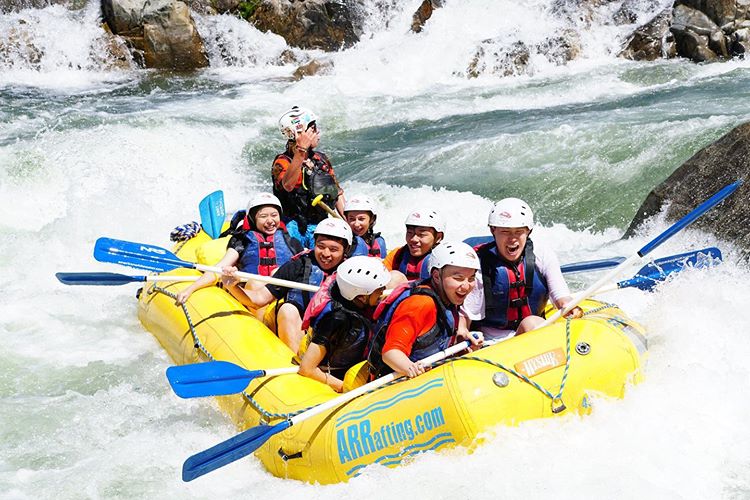 CFM Summer students going white water rafting